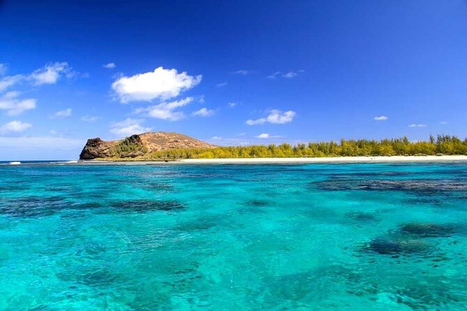 3 North Islands Catamaran Cruise with Lunch & Drinks on island. - Coin de Mire: The Snorkeling Stop Depends on the Sea