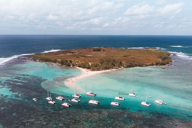 3 North Islands Catamaran Cruise with Lunch & Drinks on island. - A Party Cruise or a Quiet Day at Sea?