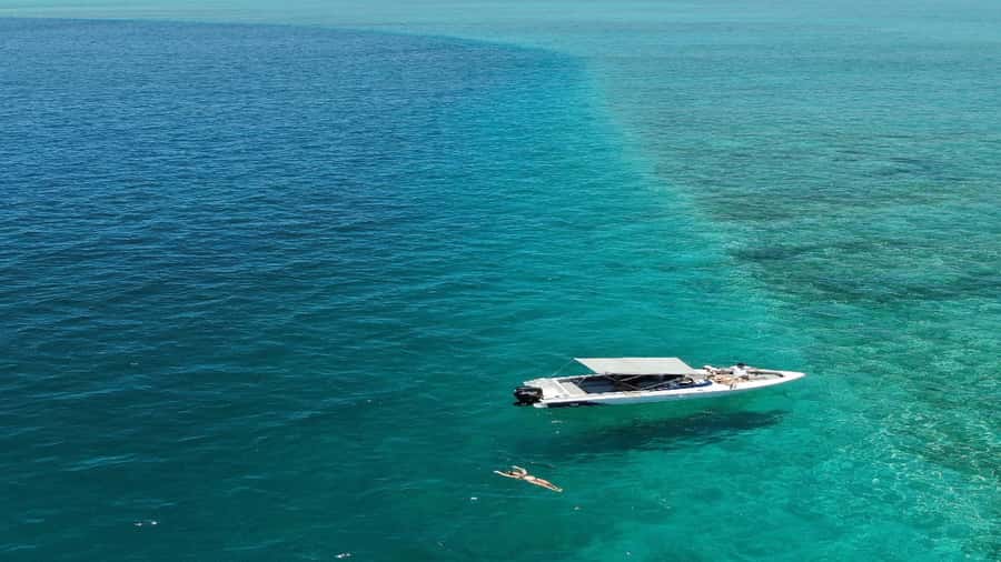 5 Islands All-Inclusive Speedboat w/Snorkeling Sea Turtle - A fast start across Mauritius’s largest lagoon