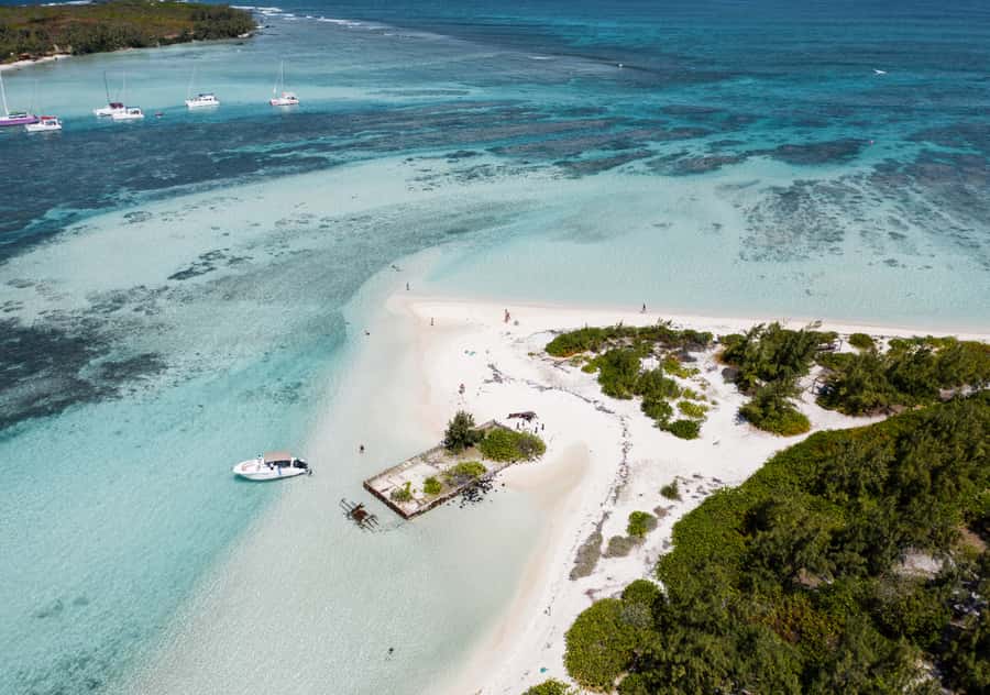 5 Islands Boat Trip, Snorkeling and Lunch on Ile aux Cerfs - Ile aux Cerfs, beaches and free time