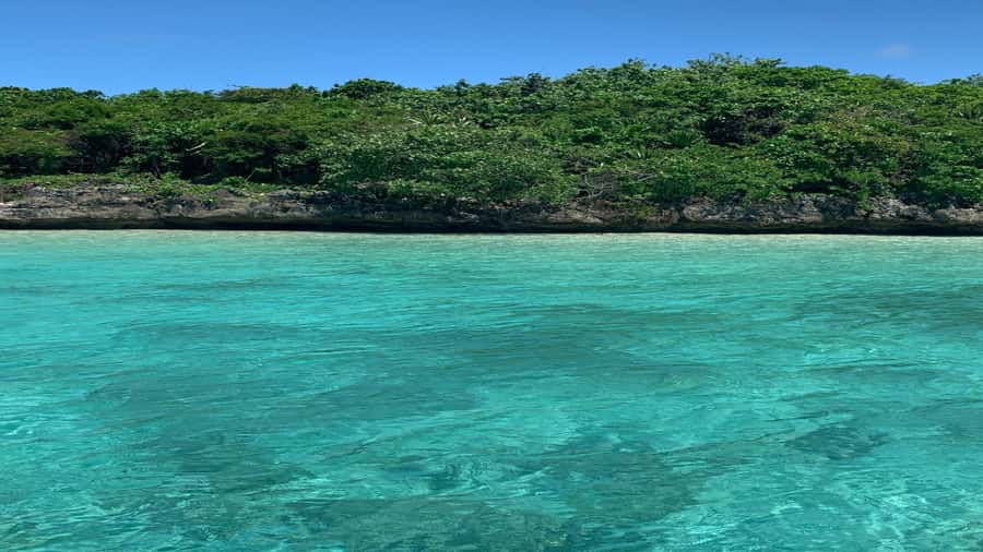 5 Islands Private Speedboat w/ Snorkeling + Lunch & Drinks - Lunch, music, and the social side of the day