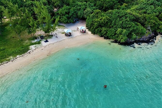 5 Islands Private Speedboat with Snorkeling Lunch and Drinks - Pointe d’Esny and the Dalblair wreck