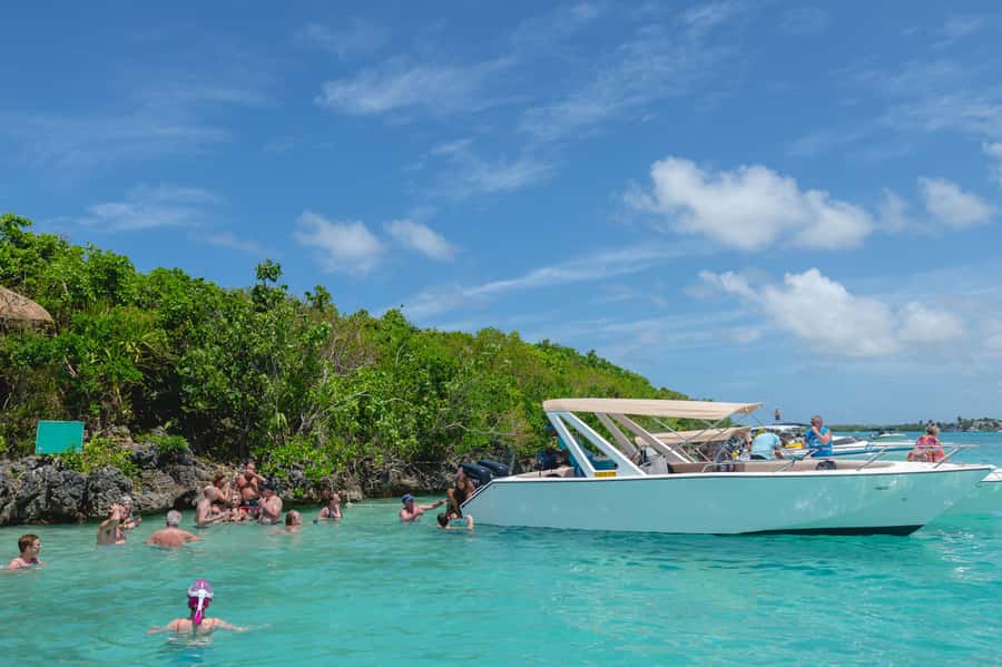 5 Islands Speedboat Cruise, Snorkeling + Lunch & Open Bar - Ile aux Fouqets Lighthouse and the island’s history