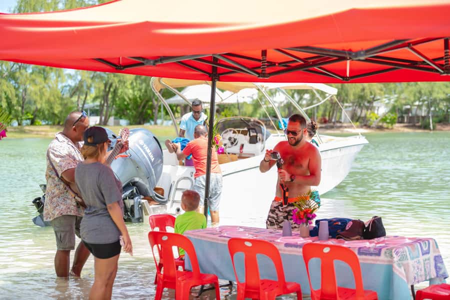 5 Islands Speedboat Cruise, Snorkeling + Lunch & Open Bar - Ile aux Cerfs, the first major beach stop