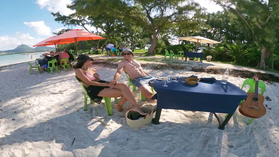 5 Islands Speedboat w/Snorkeling Sea Turtle + Lunch & Drinks - Ile aux Cerfs begins the island-hopping route