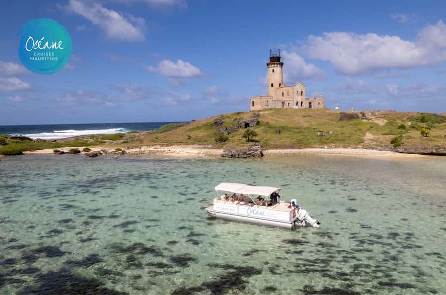 5 Islands Tour: New OCÉANE Private Pontoon Boat cruise - Îlot Flamants and the smaller island views