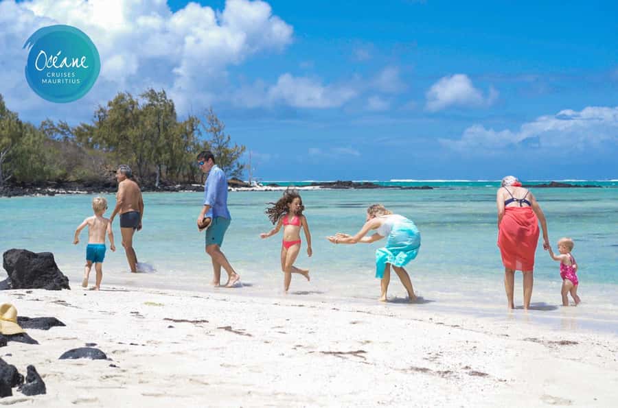 5 Islands Tour: New OCÉANE Private Pontoon Boat cruise - Ile aux Cerfs and the final approach to Trou d’Eau Douce