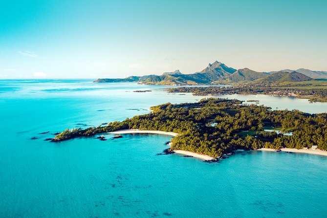 5 Islands Tour: NEW Private OCÉANE Speed Boat - Île aux Flamants and its shallow marine setting