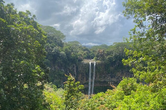 All Inclusive Full Day Tour: Chamarel Rhumrie,7-Coloured & Lunch - What this full-day Chamarel tour is really trying to do