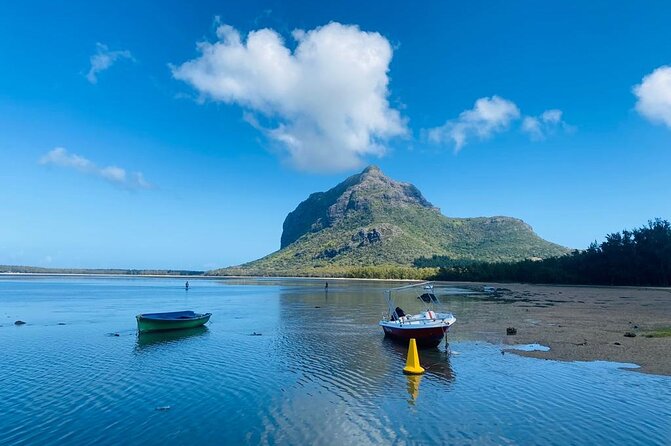 All Inclusive Full Day Tour: Chamarel Rhumrie,7-Coloured & Lunch - Grand Bassin gives the morning a cultural start