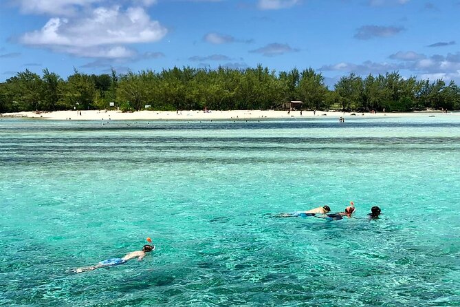 All inclusive SPEEDBOAT FULL DAY to ILE AUX CERF & GRSE WATERFALL - What the speedboat promise really means
