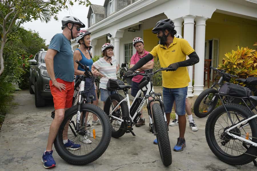 Authentic North East Coast E-bike Guided Tour - Local snacks and Mauritian lunch