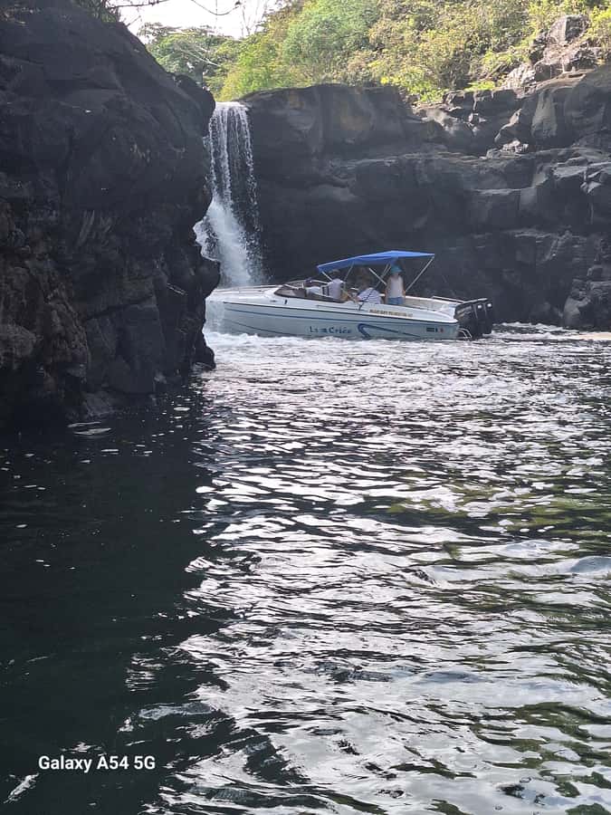 Blue bay: boat trip for ile au cerf (5 islands, barbecue) - A full day across Mauritius’s southeast lagoon