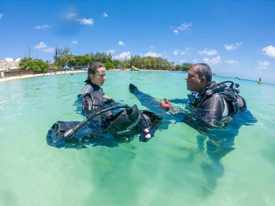 Blue Bay: LEARN TO DIVE TODAY with CORAL DIVING Team - A two-hour introduction in Blue Bay