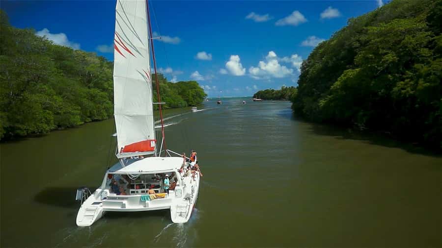 Catamaran cruise to Ile aux Cerfs from Pointe Jerome - Snorkeling in the island’s largest lagoon