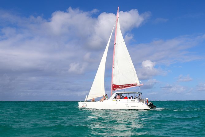 Catamaran cruise to Ile aux cerfs with bbq lunch - Why this east-coast cruise works so well