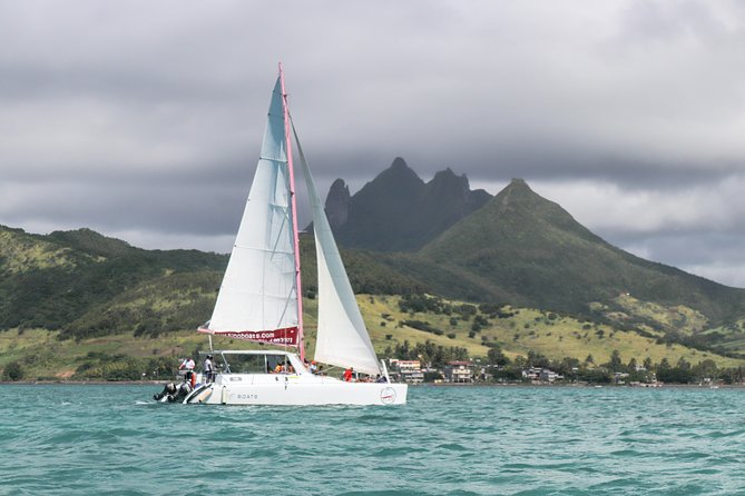 Catamaran cruise to Ile aux cerfs with bbq lunch - The GRSE waterfalls from the water