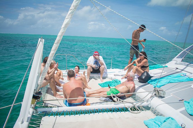 Catamaran cruise to Ile aux cerfs with bbq lunch - What the crew adds to the experience