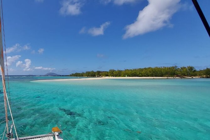 Catamaran Full-Day 3 island Northern Isles Cruise in Grand Baie - Barbecue Lunch on the Wind Dancer
