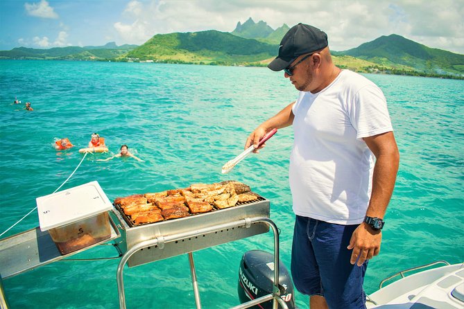 Catamaran Ile aux Cerfs, snorkeling + GRSE Waterfall, BBQ & Bar - Who will enjoy this catamaran day?