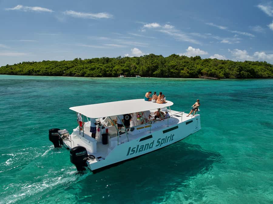 Catamaran Mauritius: South East 5 Islands Catamaran Cruises - A seven-hour route through southeast Mauritius