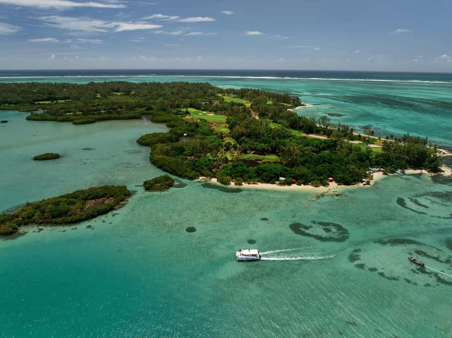 Catamaran Mauritius: South East 5 Islands Catamaran Cruises - Lighthouse Island and the southeast’s old markers