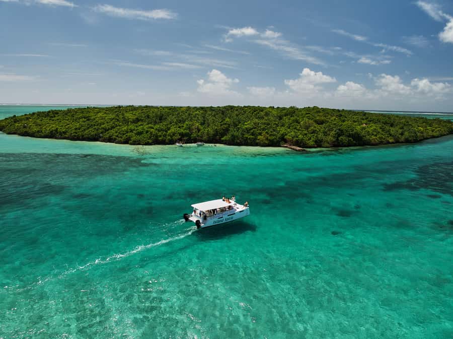 Catamaran Mauritius: South East 5 Islands Catamaran Cruises - Who gets the most from this cruise