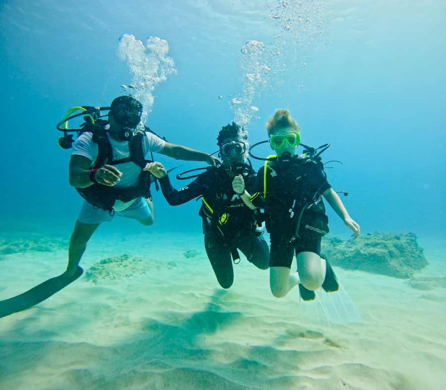 DISCOVER SCUBA DIVING IN LEMORNE with EasydiveMauritius - Moving from the pool to the boat