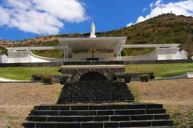 Discovering the North of Mauritius: Full-day incl Botanical garden & lunch - Passing Champ de Mars and China Town