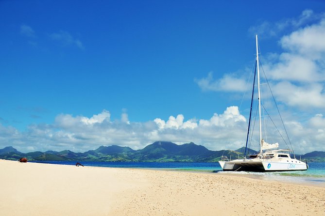 EAST Shared Cruise : OCÉANE Full day catamaran to Ile aux Cerfs - Fond Blanc or Eau Bleu for a final snorkeling stop