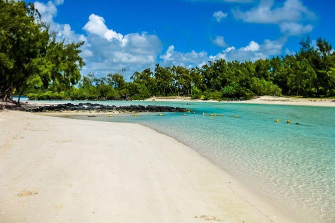 Full-Day At Ile Aux Cerf: Speed Boat, GRSE, Lunch On A Private Island & Transfer - Weather, clothing, and practical preparation