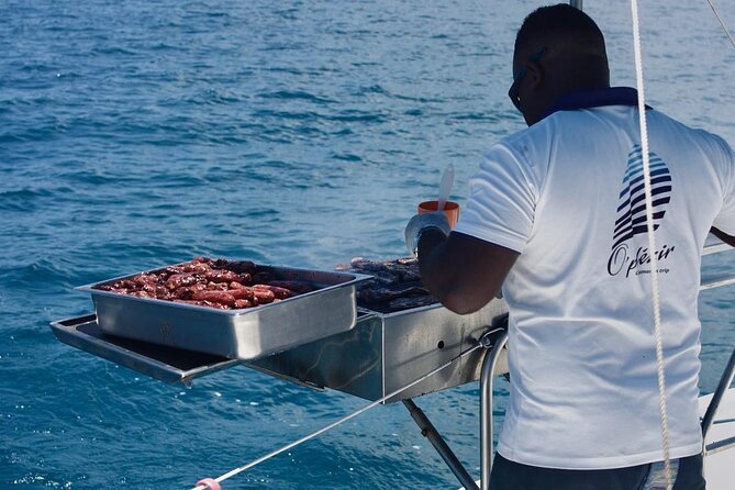 Full Day Catamaran Cruise on shared basis to Bénitiers Island - A brief visit to Bénitiers Island