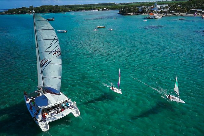 Full-Day Catamaran Cruise to Île aux Cerfs with BBQ Lunch - Arriving at Île aux Cerfs