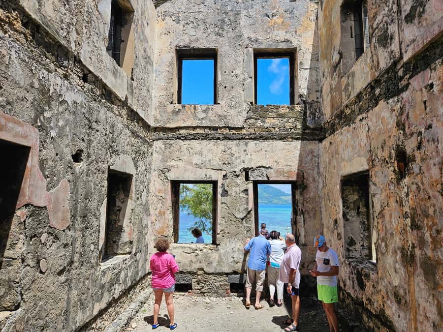 FULL-DAY CATASPEED - East Lagoon cruise including transfer. - Five islands, five different reasons to stop