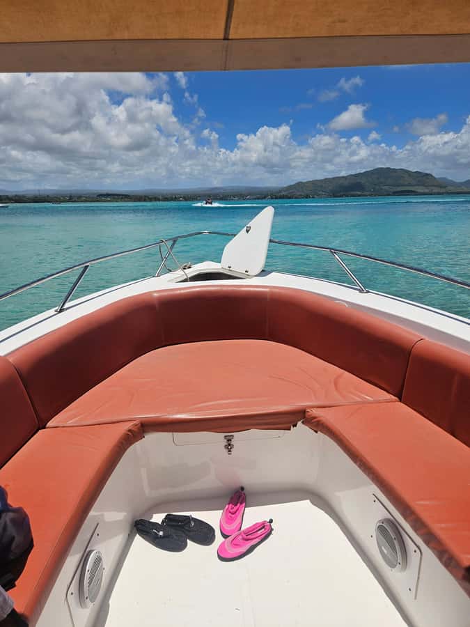 FULL-DAY CATASPEED - East Lagoon cruise including transfer. - Speedboat energy versus catamaran calm