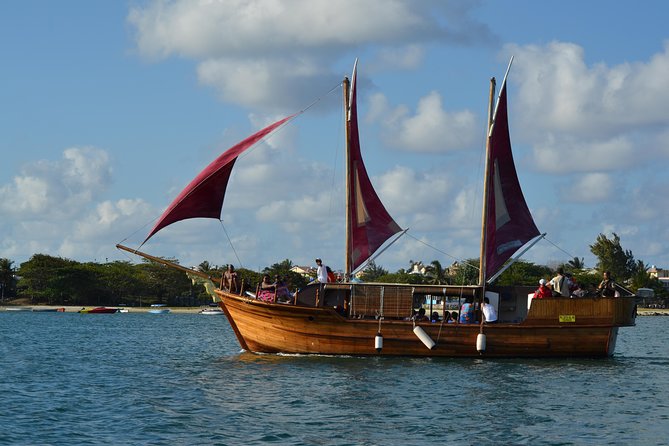 Full day private charter to ile aux cerfs including lunch with Sirene D'or - Setting out from Trou d’Eau Douce at 9:30 am
