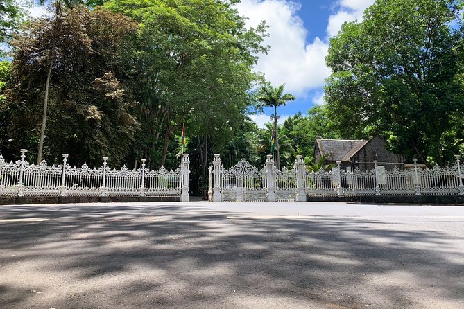Full Day Private custom Tour with Drive-Guide in Mauritius - South and west coast possibilities