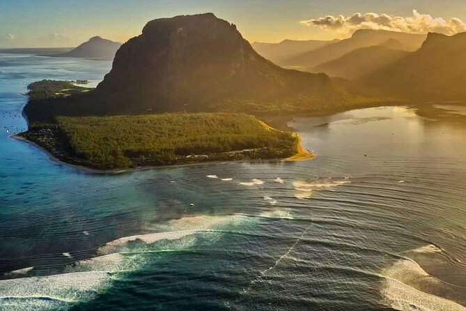 Full-Day Private Hiking le Morne Mountain & Seafood Lunch at Islet Fourneau - What the private format really adds