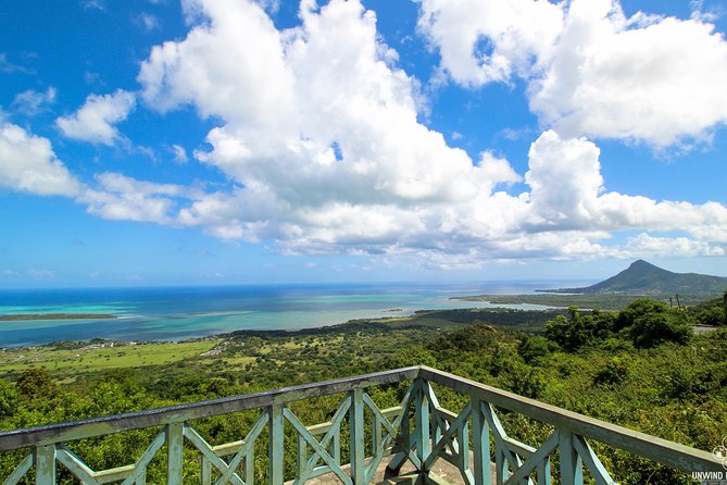 Full-Day Scenic South West Tour, ALL INCLUSIVE Day Trip, Private SUV Car, Guide - Black River Gorges gives you the big view