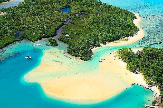 Full Day Shared Speed Boat in Ile Aux Cerfs Lunch & Transfer incl - What the $88.47 price really covers