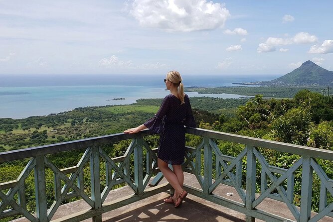 Full day visit to Chamarel ,Curious Corner & Takamaka with Lunch - Chamarel gives you a fast run of viewpoints