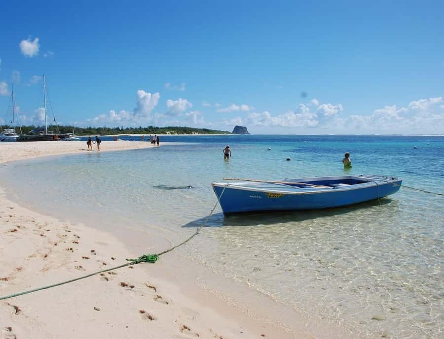 GBaie: 3 North Islands Cruise, Lunch & CoindeMire Snorkeling - What lunch is really like on board