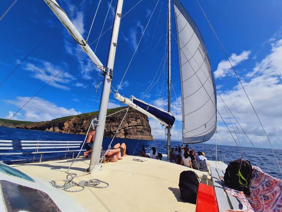GBaie: 3 North Islands Cruise, Lunch & CoindeMire Snorkeling - Flat Island, clear water and limited shade
