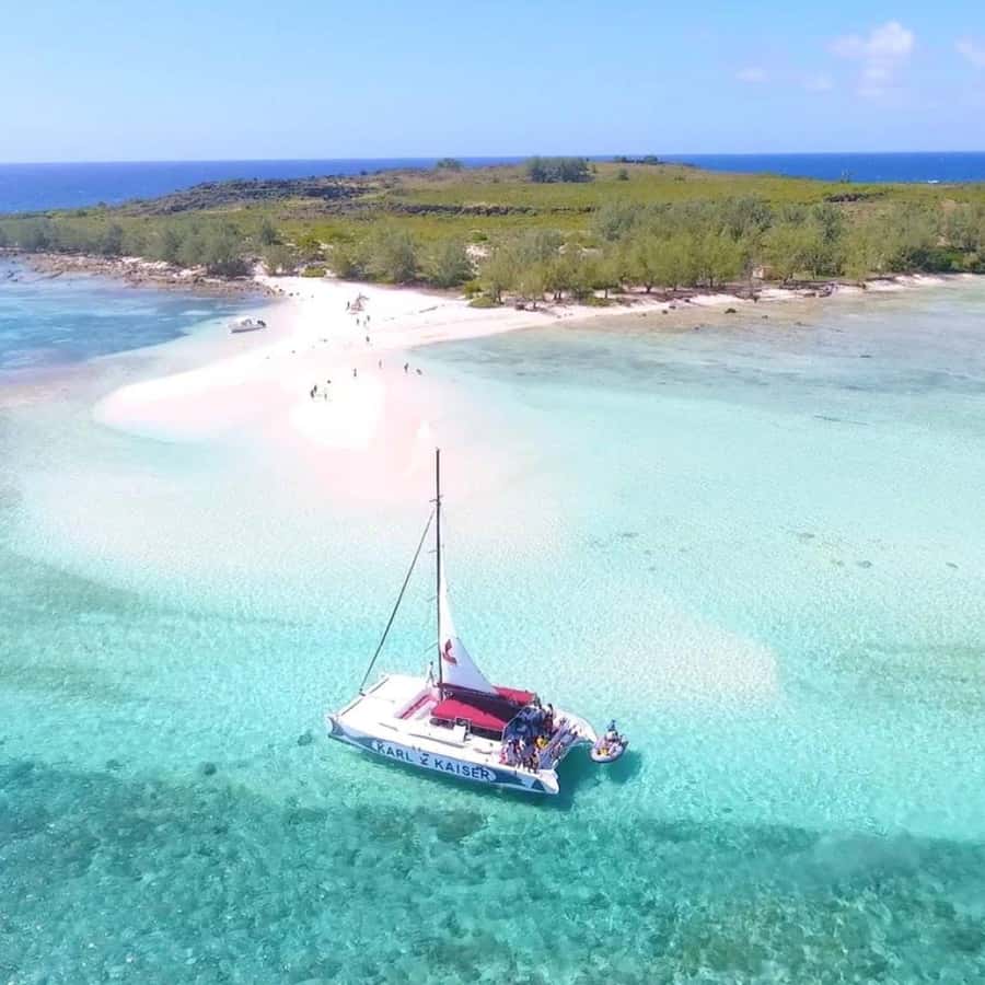 Grand Baie: Catamaran 3 Islands Cruise & Lunch on the Island - Swimming and snorkeling around the islands