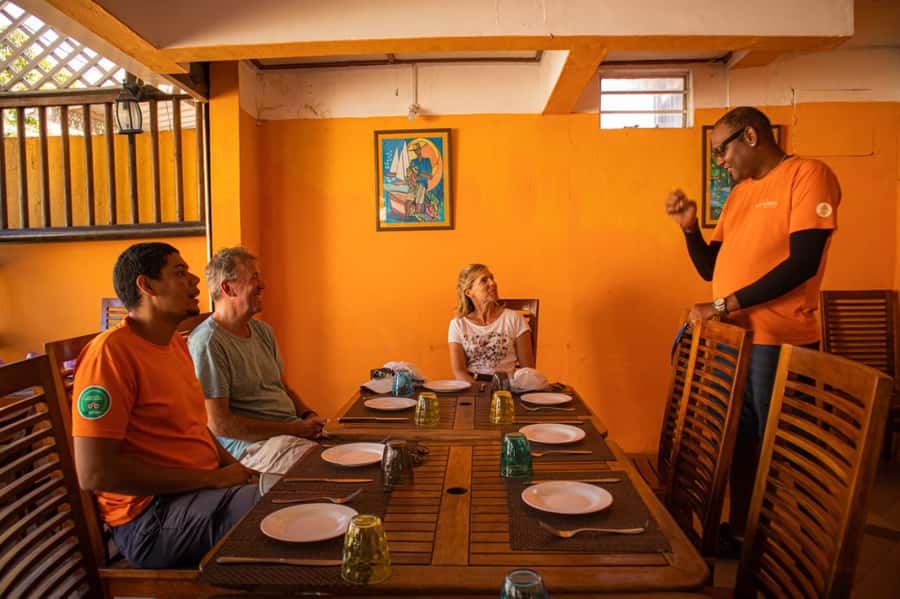 Grand Baie: Guided Walking Food Tour - Photo stops, markets, and the town’s older story