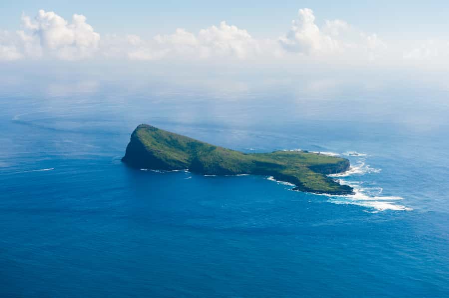 Grand Baie: Three Islands Private Boat Trip and Beach BBQ - Why the early start matters at Flat Island
