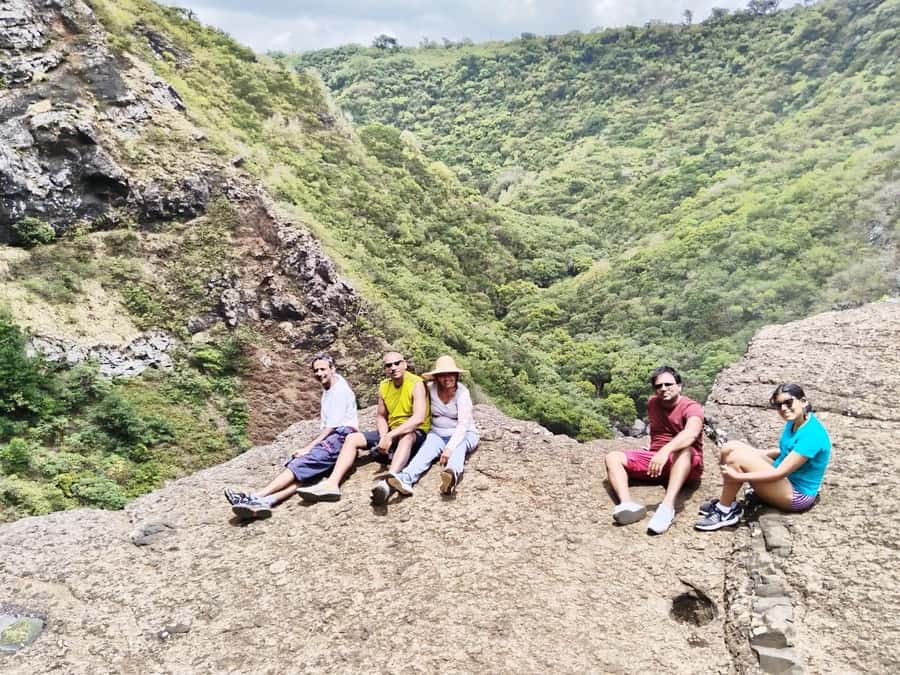 Henrietta: Hiking at the Tamarind Waterfalls - Starting in Henrietta with a sugarcane-field walk