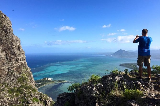 Hiking Le Morne Brabant - The first part of the climb