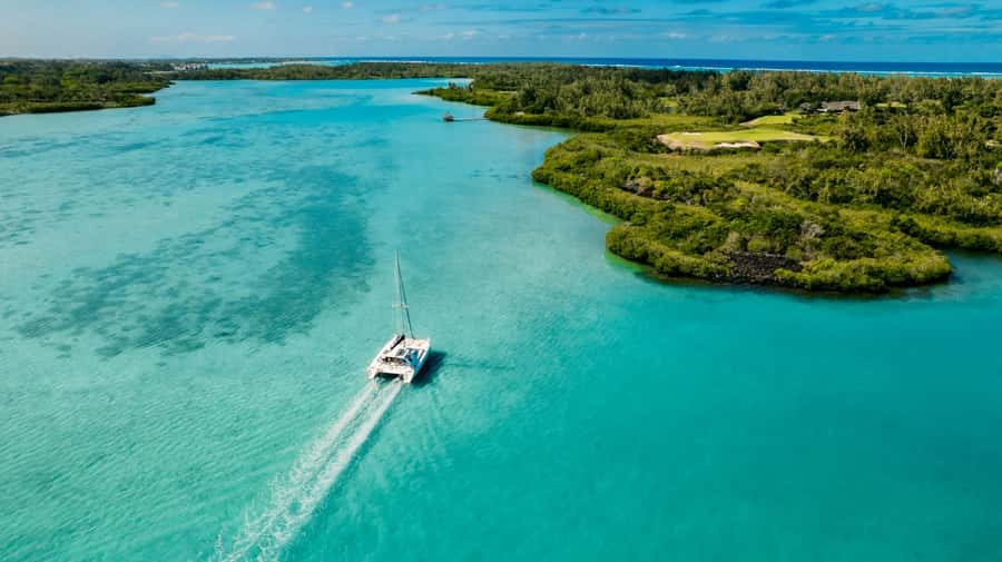 Ile Aux Cerfs: Catamaran Cruise, island, waterfalls, Lunch - Who should book this cruise?