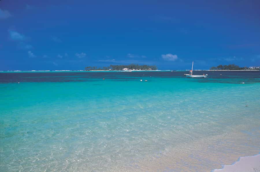 Ile aux Cerfs: Island & Waterfall Speedboat Tour with Lunch - Beach time on Ile aux Cerfs
